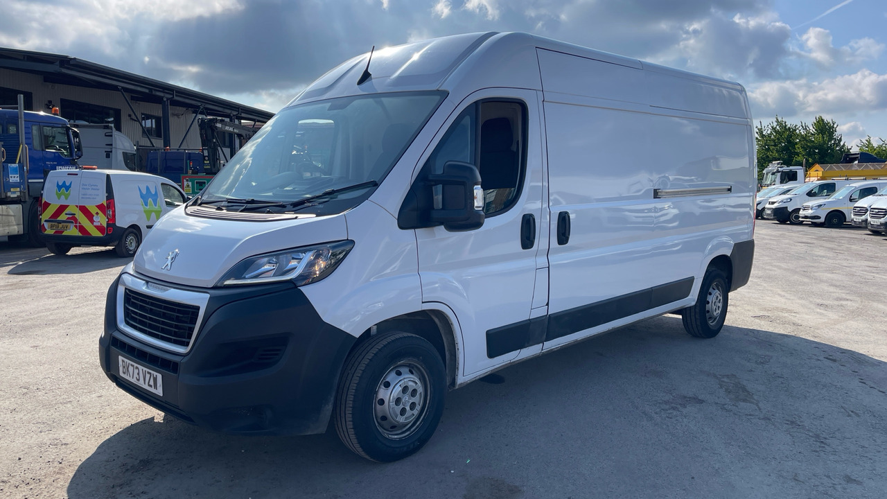 Peugeot Boxer 335 2.2 BLUEHDI PROFESSIONAL 140PS - Furgón: foto 2 Peugeot Boxer 335 2.2 BLUEHDI PROFESSIONAL 140PS - Furgón: foto 2