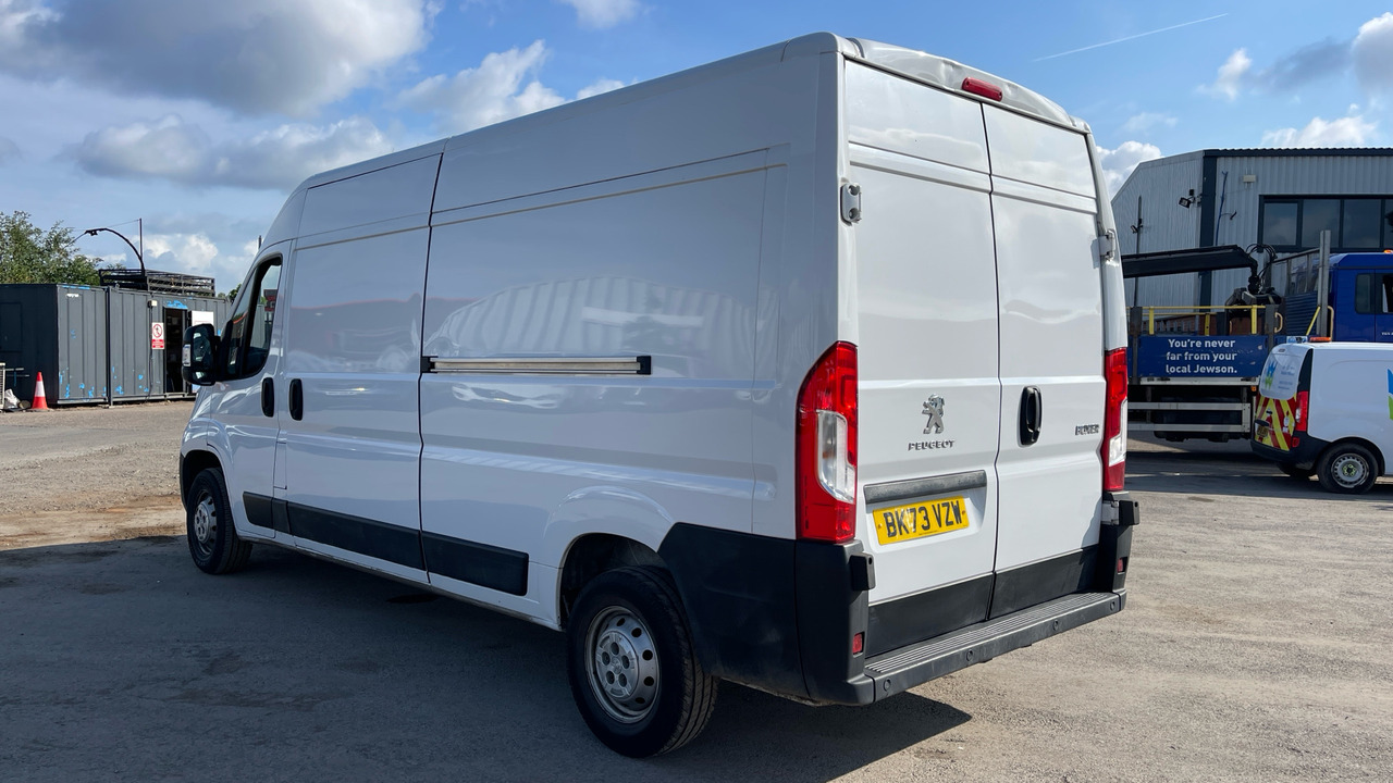 Peugeot Boxer 335 2.2 BLUEHDI PROFESSIONAL 140PS - Furgón: foto 3 Peugeot Boxer 335 2.2 BLUEHDI PROFESSIONAL 140PS - Furgón: foto 3