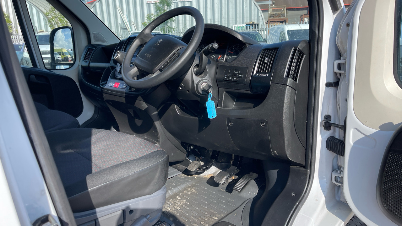 Peugeot Boxer 335 2.2 BLUEHDI PROFESSIONAL 140PS - Furgón: foto 5 Peugeot Boxer 335 2.2 BLUEHDI PROFESSIONAL 140PS - Furgón: foto 5