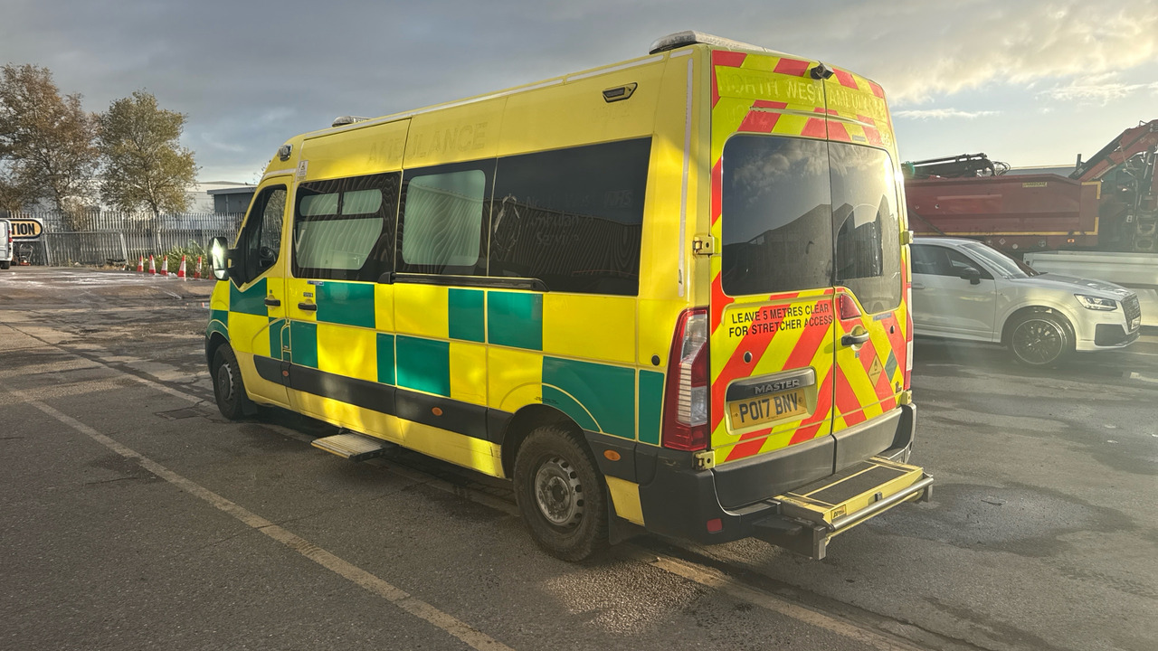 RENAULT MASTER 150.39 - Ambulancia: foto 3 RENAULT MASTER 150.39 - Ambulancia: foto 3