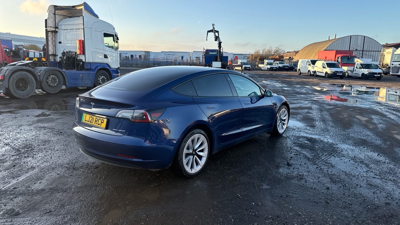 TESLA MODEL 3 LONG RANGE DUEL MOTOR - Sedan: foto 4 TESLA MODEL 3 LONG RANGE DUEL MOTOR - Sedan: foto 4