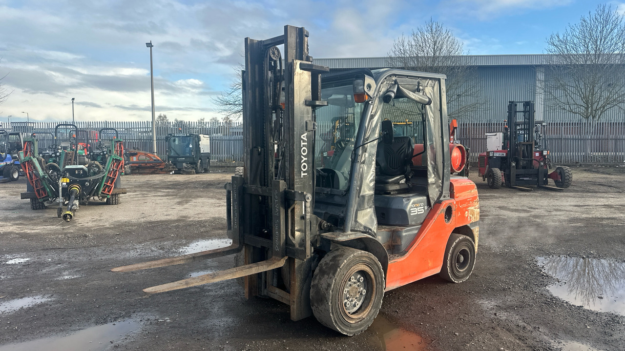 TOYOTA TONERO 35 - Carretilla elevadora de gas: foto 2 TOYOTA TONERO 35 - Carretilla elevadora de gas: foto 2