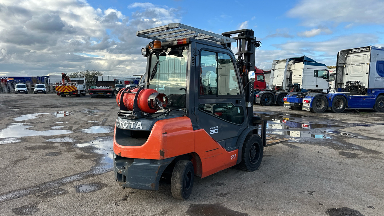 TOYOTA TONERO30 - Equipo de construcción: foto 4 TOYOTA TONERO30 - Equipo de construcción: foto 4