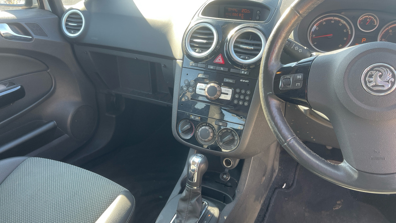 Hatchback VAUXHALL CORSA 1.4I: foto 7