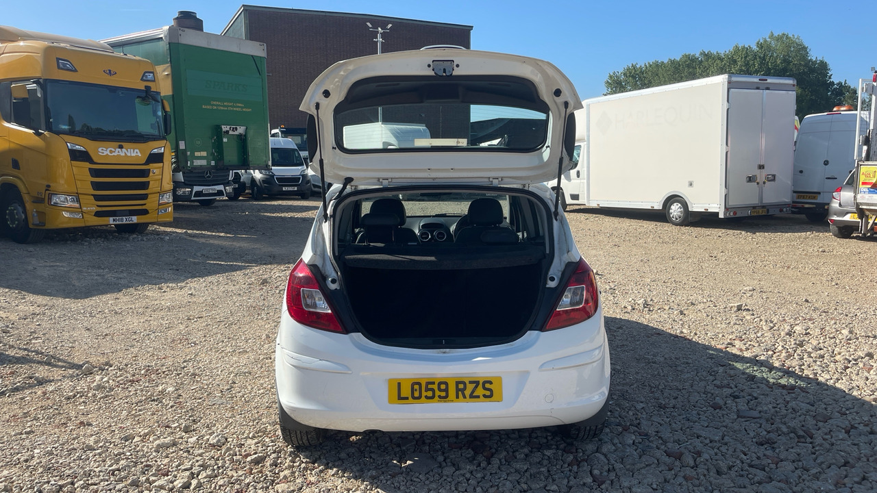 Hatchback VAUXHALL CORSA 1.4I: foto 9