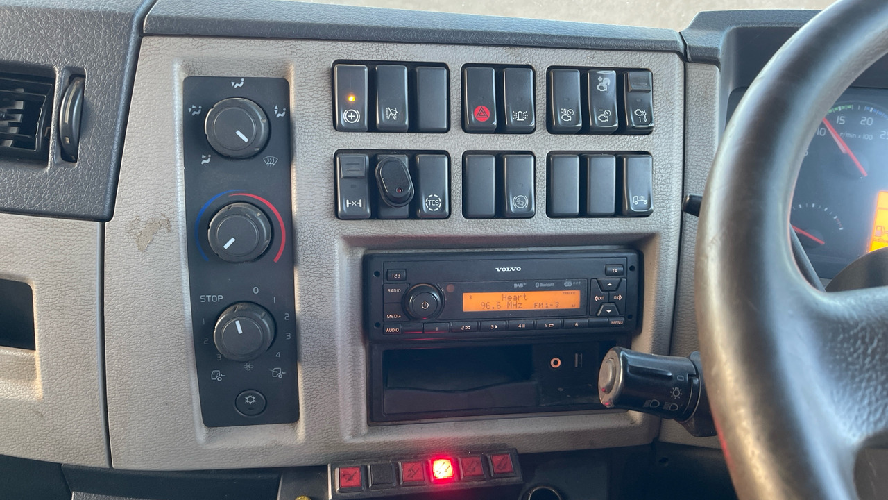 Camión portacontenedor de cadenas Volvo FL 250: foto 7 Camión portacontenedor de cadenas Volvo FL 250: foto 7