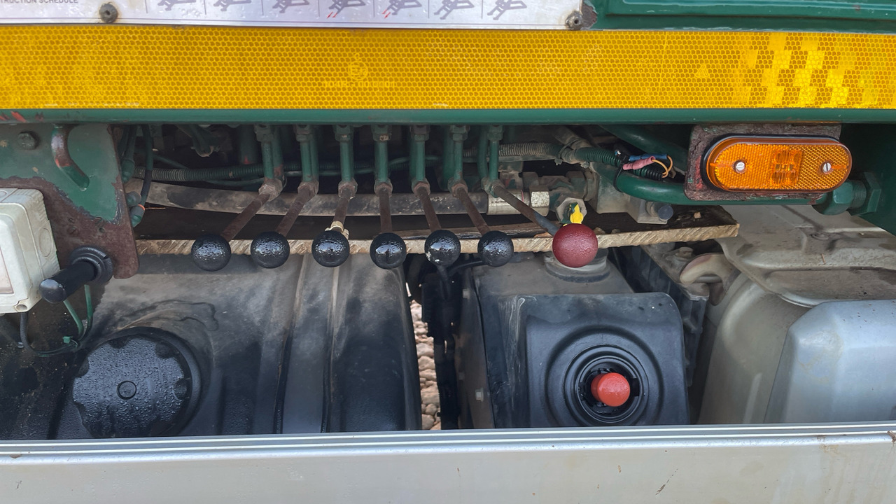 Camión portacontenedor de cadenas Volvo FL 250: foto 19 Camión portacontenedor de cadenas Volvo FL 250: foto 19