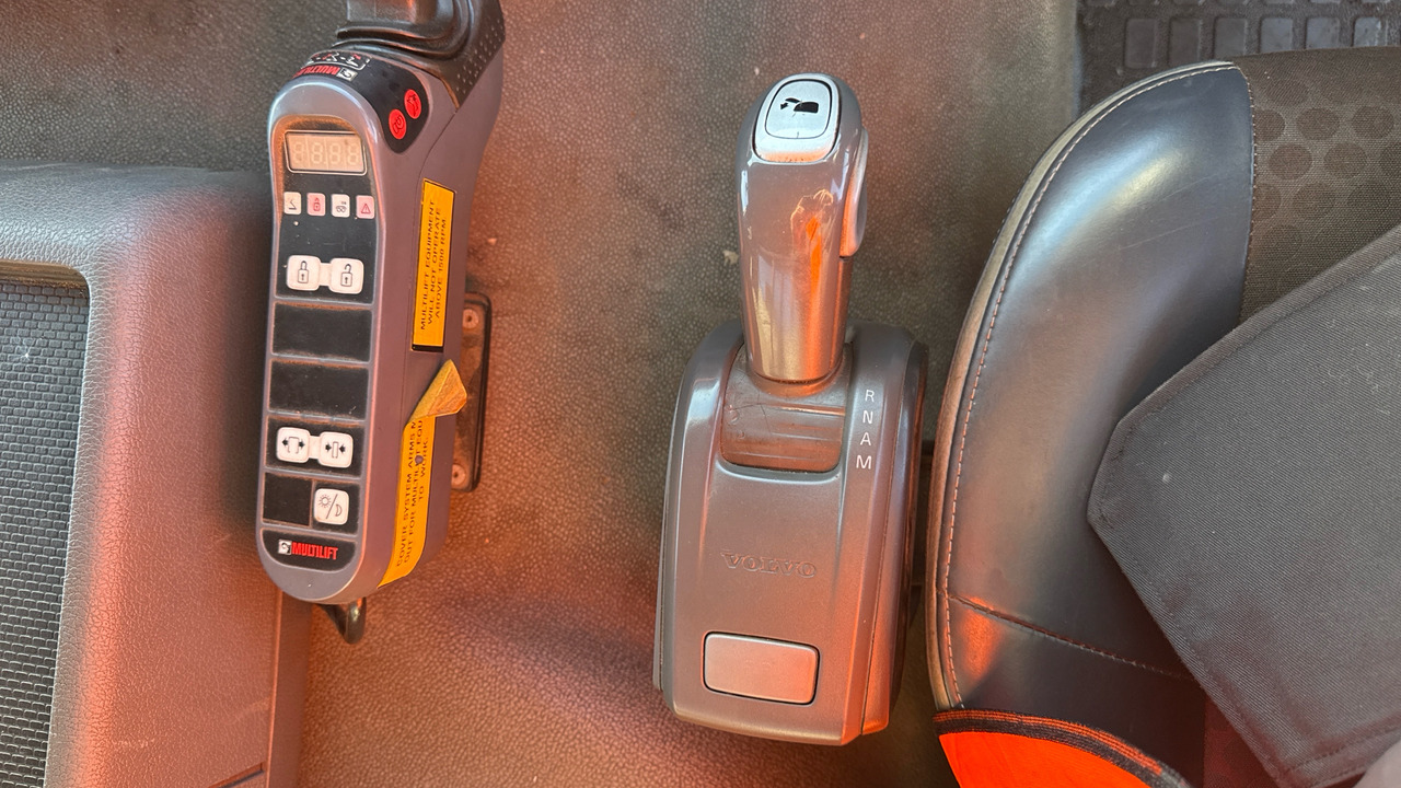 Camión multibasculante Volvo FMX 380: foto 10