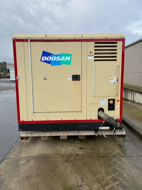 Doosan 25/280 XHP1000WCAT-T4 - Compresor de aire: foto 2 Doosan 25/280 XHP1000WCAT-T4 - Compresor de aire: foto 2