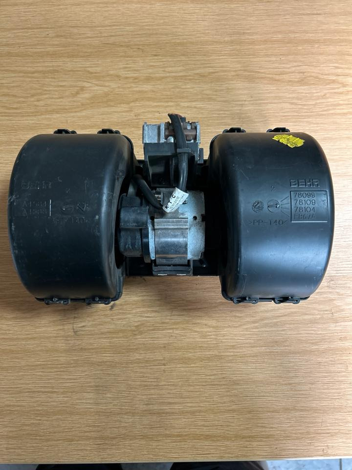 DAF CF Klimaanlage Motor A4584/A4588 - Sistema de refrigeración para Camión: foto 1 DAF CF Klimaanlage Motor A4584/A4588 - Sistema de refrigeración para Camión: foto 1