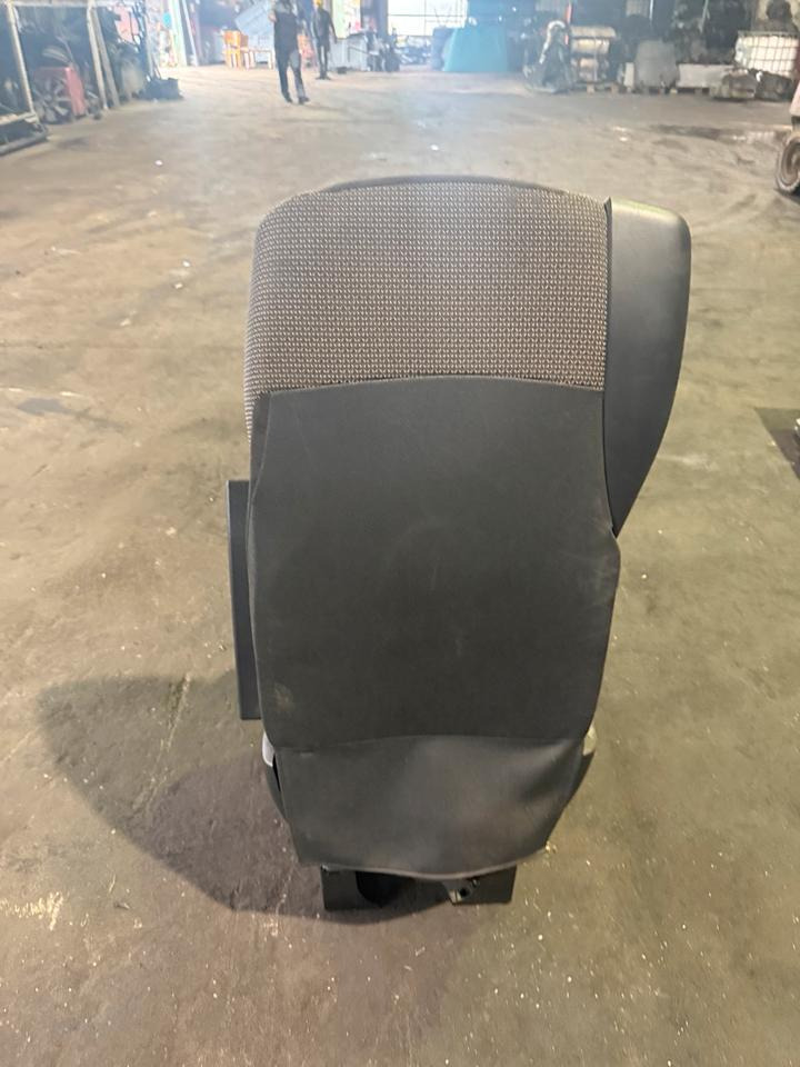DAF XF 460 Euro6 Beifahrersitz - Asiento para Camión: foto 4 DAF XF 460 Euro6 Beifahrersitz - Asiento para Camión: foto 4