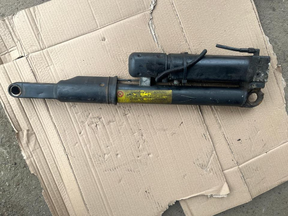 IVECO Stralis 450 Hydraulikzylinder Kippzylinder 500368557 - Cilindro hidráulico para Camión: foto 1 IVECO Stralis 450 Hydraulikzylinder Kippzylinder 500368557 - Cilindro hidráulico para Camión: foto 1