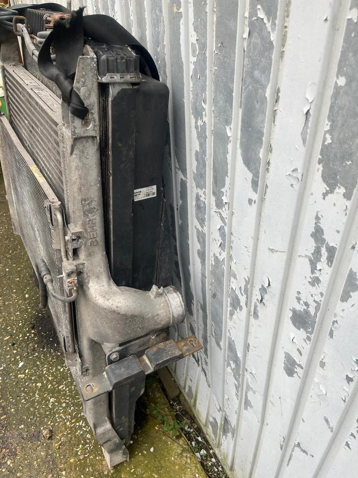 IVECO Stralis Kühlerpaket Wasserkühler Radiator Kühler 41214781 - Radiador para Camión: foto 2 IVECO Stralis Kühlerpaket Wasserkühler Radiator Kühler 41214781 - Radiador para Camión: foto 2