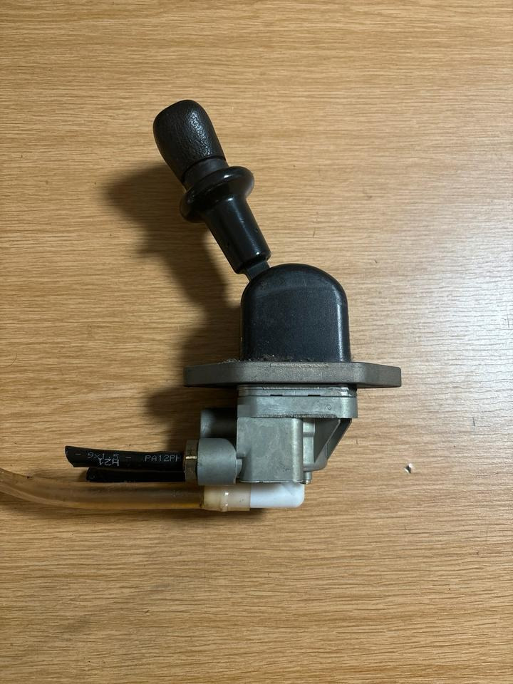 MAN Bremsventil Feststellbremse Handbremsventil 81.52315.6185 - Válvula de freno para Camión: foto 2 MAN Bremsventil Feststellbremse Handbremsventil 81.52315.6185 - Válvula de freno para Camión: foto 2