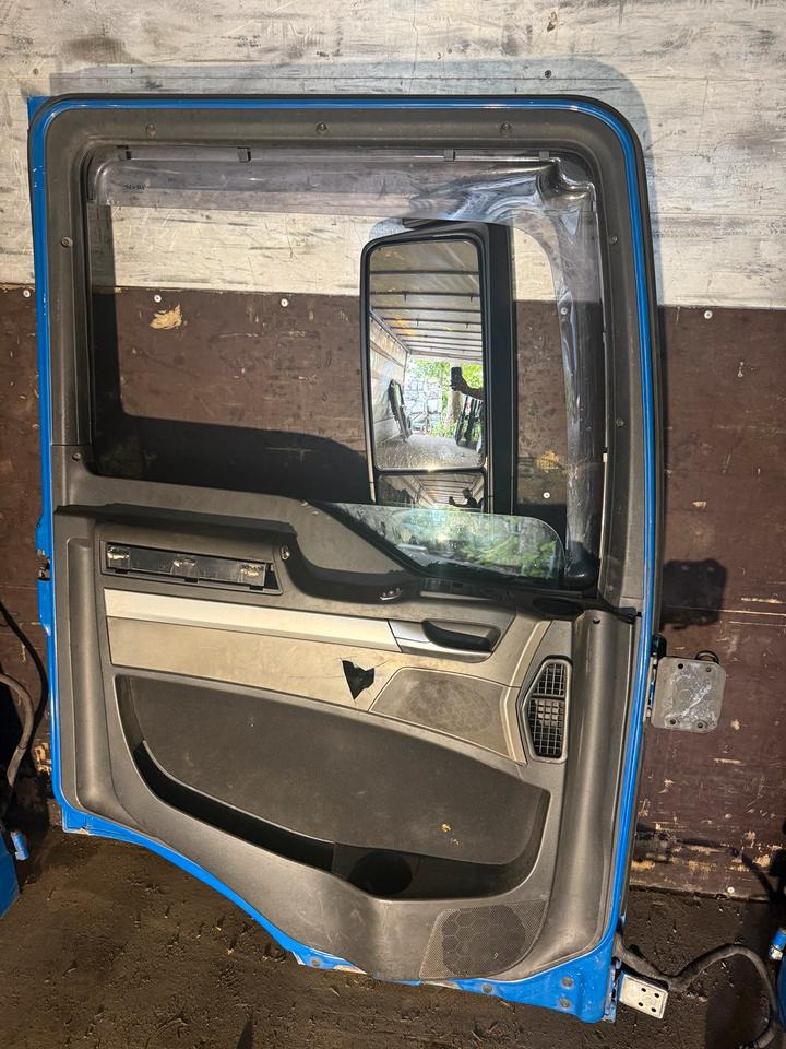 MAN TGS EU5 Fahrertür Blau Spiegel Innenverkleidung LN 55 - Puerta y piezas para Camión: foto 2 MAN TGS EU5 Fahrertür Blau Spiegel Innenverkleidung LN 55 - Puerta y piezas para Camión: foto 2