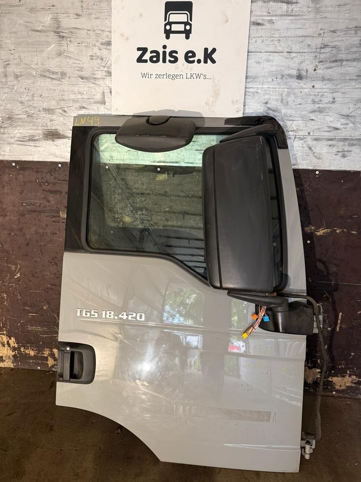 MAN TGS EU6 Beifahrertür Grau Spiegel Innenverkleidung LN 49 - Puerta y piezas para Camión: foto 1 MAN TGS EU6 Beifahrertür Grau Spiegel Innenverkleidung LN 49 - Puerta y piezas para Camión: foto 1