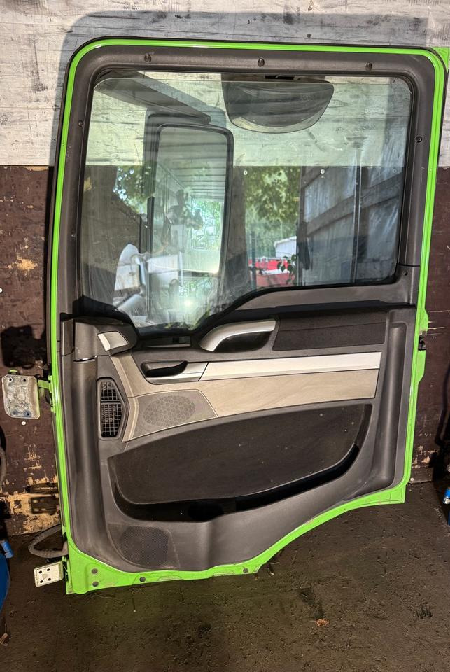 MAN TGS EU6 Beifahrertür Grün Spiegel Innenverkleidung LN 52 - Puerta y piezas para Camión: foto 2 MAN TGS EU6 Beifahrertür Grün Spiegel Innenverkleidung LN 52 - Puerta y piezas para Camión: foto 2