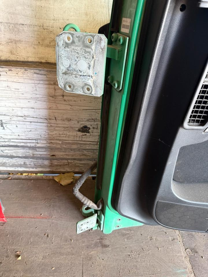 MAN TGS EU6 Beifahrertür Grün Spiegel Innenverkleidung LN 78 - Puerta y piezas para Camión: foto 3 MAN TGS EU6 Beifahrertür Grün Spiegel Innenverkleidung LN 78 - Puerta y piezas para Camión: foto 3