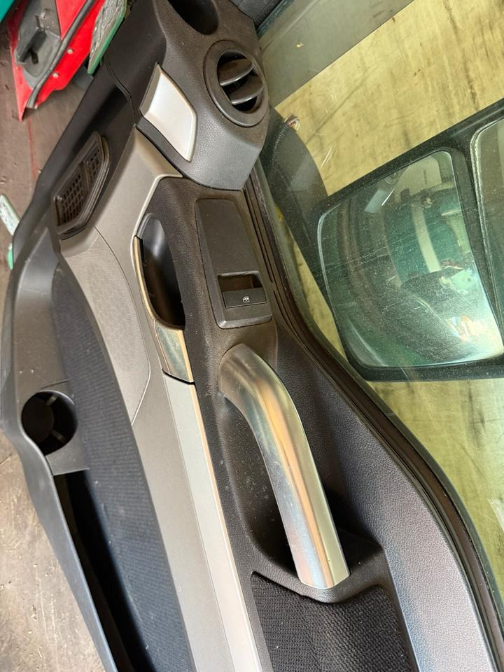 MAN TGS EU6 Beifahrertür Grün Spiegel Innenverkleidung LN 78 - Puerta y piezas para Camión: foto 4 MAN TGS EU6 Beifahrertür Grün Spiegel Innenverkleidung LN 78 - Puerta y piezas para Camión: foto 4