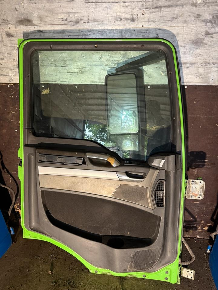 MAN TGS EU6 Fahrertür Grün Spiegel Innenverkleidung - Puerta y piezas para Camión: foto 2 MAN TGS EU6 Fahrertür Grün Spiegel Innenverkleidung - Puerta y piezas para Camión: foto 2