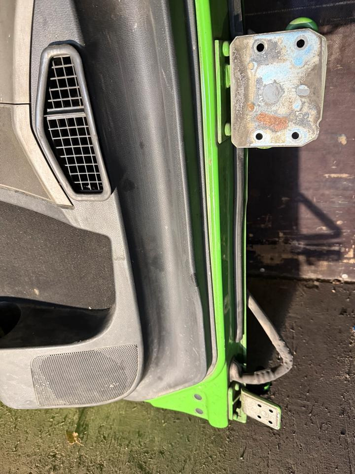 MAN TGS EU6 Fahrertür Grün Spiegel Innenverkleidung - Puerta y piezas para Camión: foto 3 MAN TGS EU6 Fahrertür Grün Spiegel Innenverkleidung - Puerta y piezas para Camión: foto 3