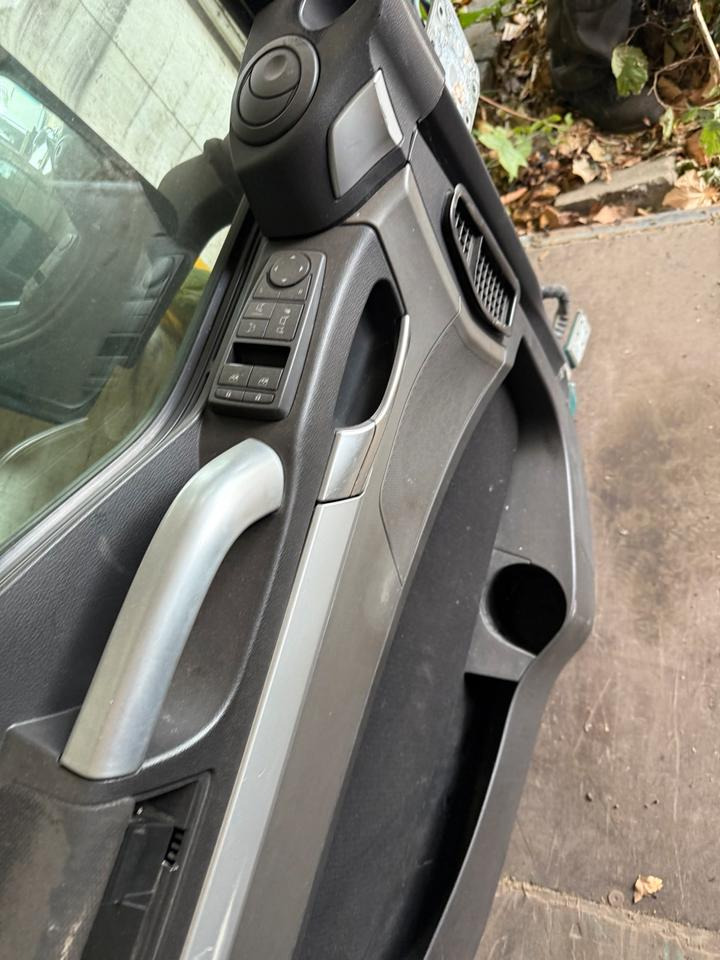 MAN TGX Fahrertür Grün mit Spiegel Innenverkleidung LN 83 - Puerta y piezas para Camión: foto 4 MAN TGX Fahrertür Grün mit Spiegel Innenverkleidung LN 83 - Puerta y piezas para Camión: foto 4