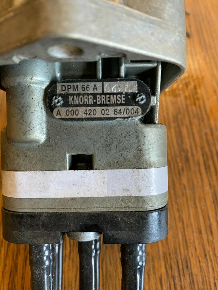 Mercedes Actros MP2 Handknorrbremse A 000 420 02 84 - Palanca de cambio para Camión: foto 3 Mercedes Actros MP2 Handknorrbremse A 000 420 02 84 - Palanca de cambio para Camión: foto 3