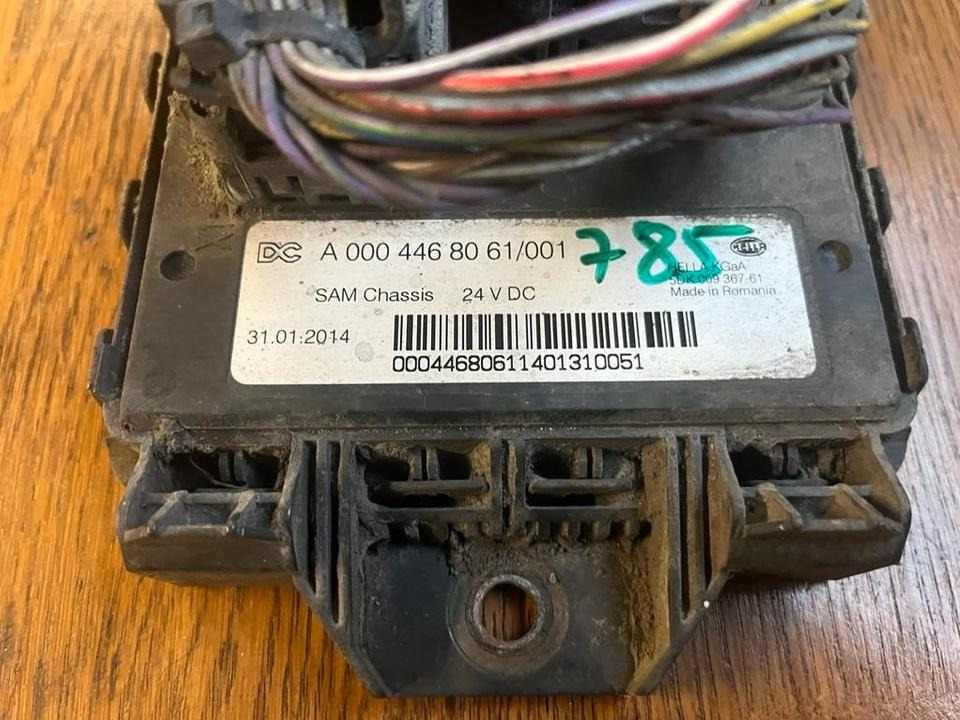 Mercedes Actros MP4 SAM Modul A0004468061 - Sistema eléctrico para Camión: foto 2 Mercedes Actros MP4 SAM Modul A0004468061 - Sistema eléctrico para Camión: foto 2