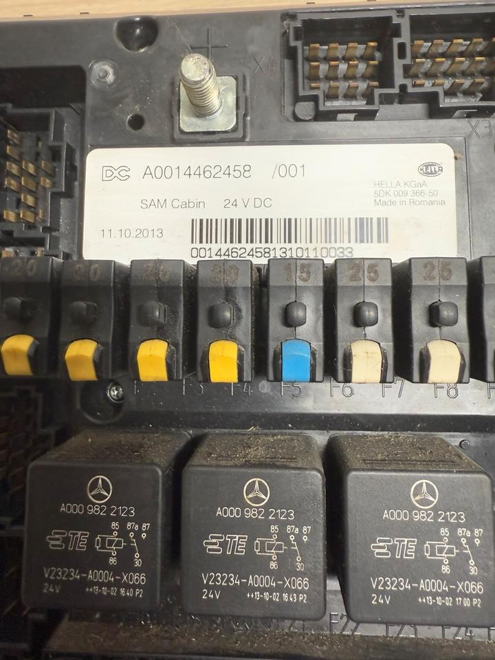 Mercedes Actros MP4 Sicherungskasten A0014462458 - Fusible: foto 3 Mercedes Actros MP4 Sicherungskasten A0014462458 - Fusible: foto 3