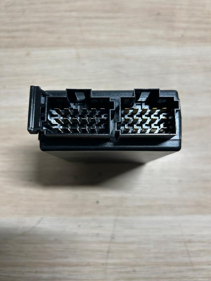 Mercedes Atego 4 EU 6 Video Radar Steuergerät A0004464151 - Sistema eléctrico para Camión: foto 3 Mercedes Atego 4 EU 6 Video Radar Steuergerät A0004464151 - Sistema eléctrico para Camión: foto 3