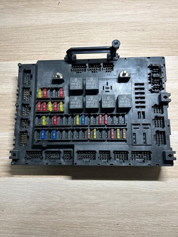 Mercedes Atego 4 EU6 Sicherungskasten A0014461958 - Fusible: foto 2 Mercedes Atego 4 EU6 Sicherungskasten A0014461958 - Fusible: foto 2