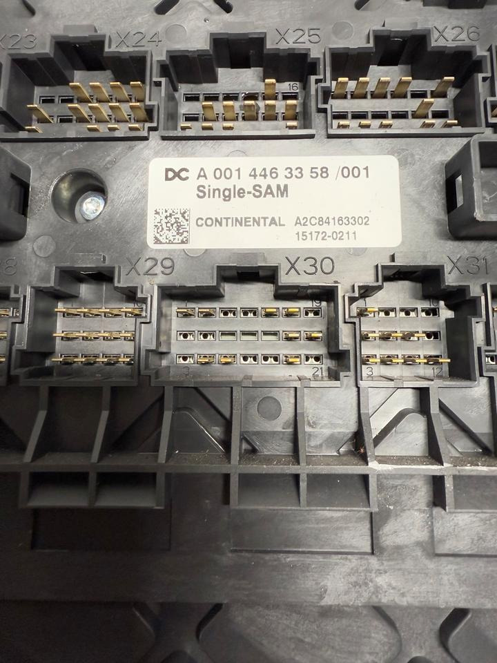 Mercedes Atego 4 EU6 Sicherungskasten A0014463358 - Fusible: foto 4 Mercedes Atego 4 EU6 Sicherungskasten A0014463358 - Fusible: foto 4