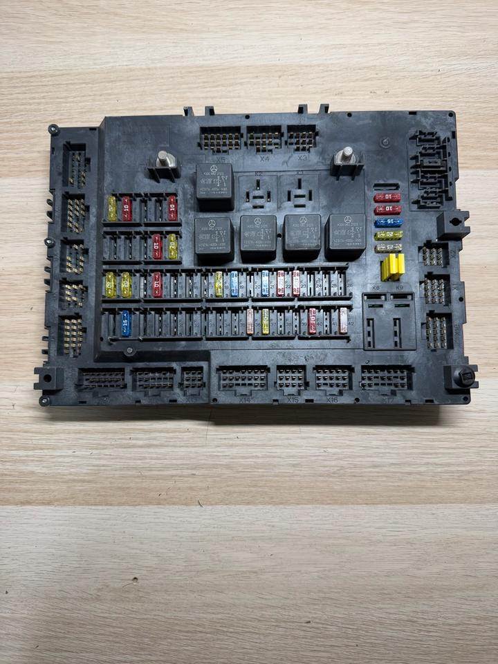 Mercedes Atego 4 EU6 Sicherungskasten A0014463358 - Fusible: foto 2 Mercedes Atego 4 EU6 Sicherungskasten A0014463358 - Fusible: foto 2
