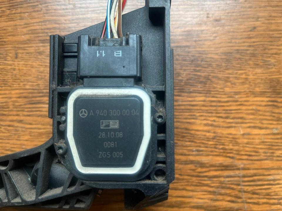 Mercedes Atego Gaspedal A9403000004 - Pedal para Camión: foto 2 Mercedes Atego Gaspedal A9403000004 - Pedal para Camión: foto 2