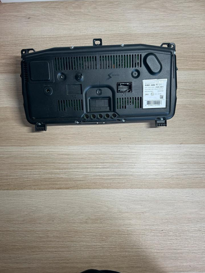 Mercedes Benz Actros MP4 Kombiinstrument/ Tacho A9614461221 - Salpicadero para Camión: foto 3 Mercedes Benz Actros MP4 Kombiinstrument/ Tacho A9614461221 - Salpicadero para Camión: foto 3