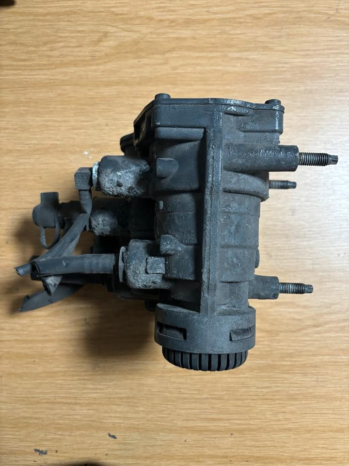 Mercedes Benz WABCO Magnetventil A0013271425 - Válvula de freno para Camión: foto 3 Mercedes Benz WABCO Magnetventil A0013271425 - Válvula de freno para Camión: foto 3