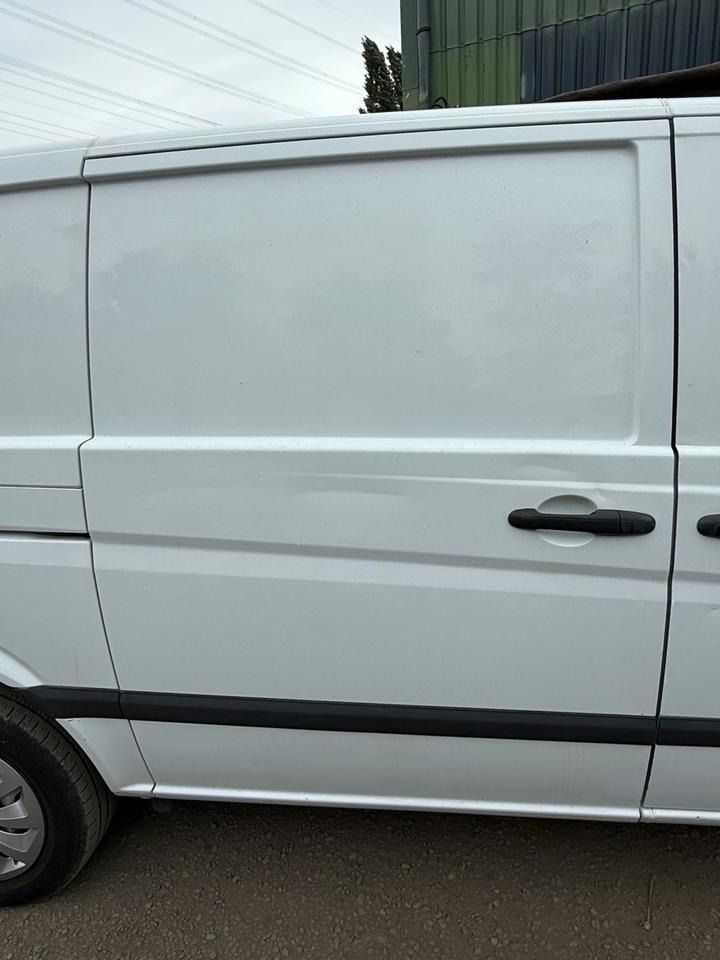 Mercedes VITO Seitentür Schiebetür BJ 2012 - Puerta y piezas para Furgoneta: foto 1 Mercedes VITO Seitentür Schiebetür BJ 2012 - Puerta y piezas para Furgoneta: foto 1