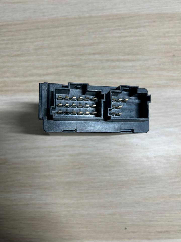 Mercedes Atego 4 EU6 Continental ZVFB Steuergerät A0004461616 - Piezas de recambio: foto 3 Mercedes Atego 4 EU6 Continental ZVFB Steuergerät A0004461616 - Piezas de recambio: foto 3