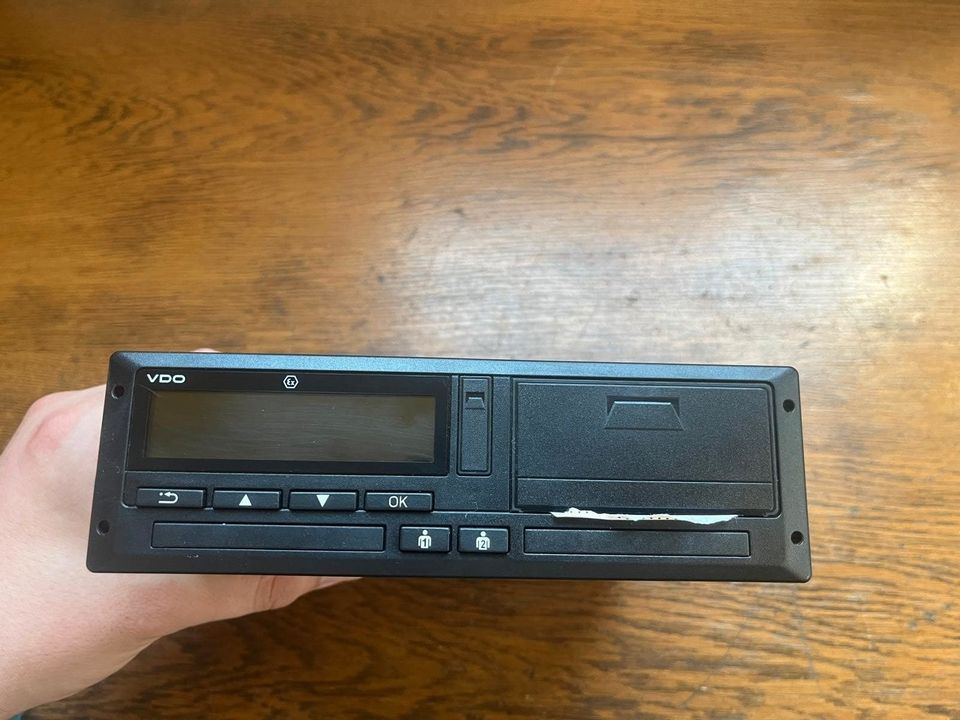 Mercedes-Benz Tachograph A3C0604540020 - Piezas de recambio: foto 2 Mercedes-Benz Tachograph A3C0604540020 - Piezas de recambio: foto 2