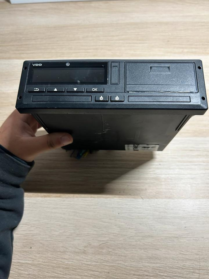 VDO Tachograph A3C0539590020 / A2C16768800 - Piezas de recambio: foto 2 VDO Tachograph A3C0539590020 / A2C16768800 - Piezas de recambio: foto 2