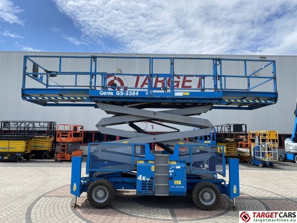 Genie GS-3384RT Diesel 4x4 Scissor Work Lift 1210cm - Plataforma de tijeras: foto 5 Genie GS-3384RT Diesel 4x4 Scissor Work Lift 1210cm - Plataforma de tijeras: foto 5