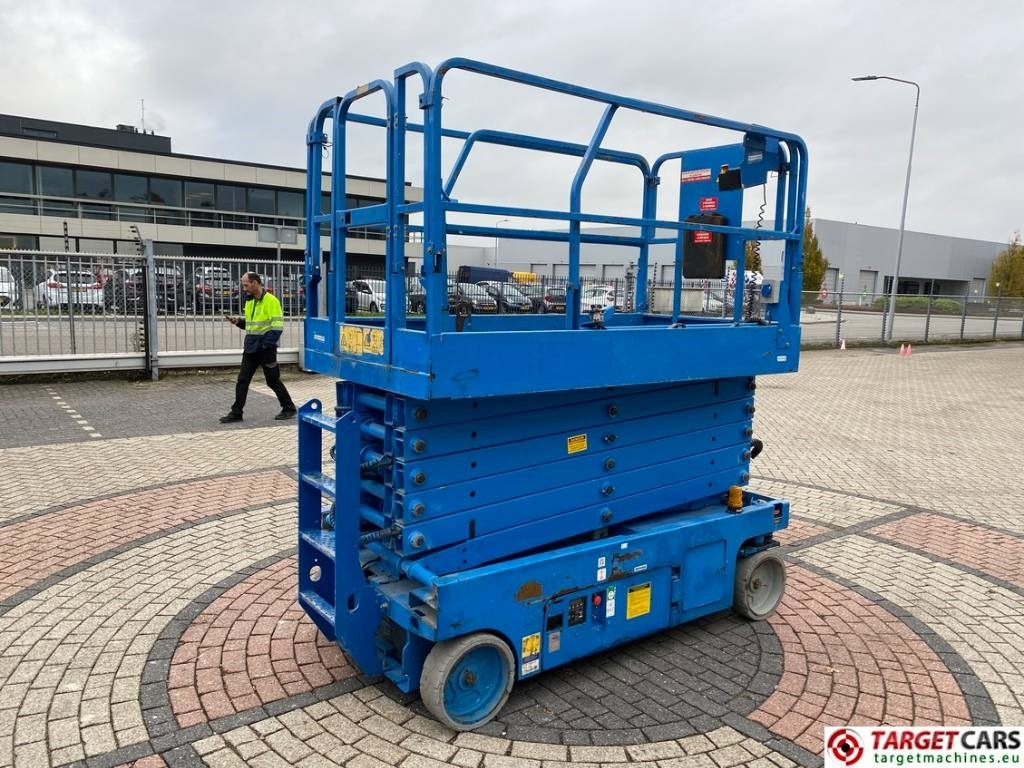 Genie GS-4047 Electric Scissor Work Lift 1389cm - Plataforma de tijeras: foto 3 Genie GS-4047 Electric Scissor Work Lift 1389cm - Plataforma de tijeras: foto 3