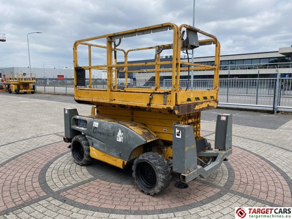 Haulotte Compact 12DX Diesel 4x4 Scissor Work Lift 1206cm - Plataforma de tijeras: foto 2 Haulotte Compact 12DX Diesel 4x4 Scissor Work Lift 1206cm - Plataforma de tijeras: foto 2