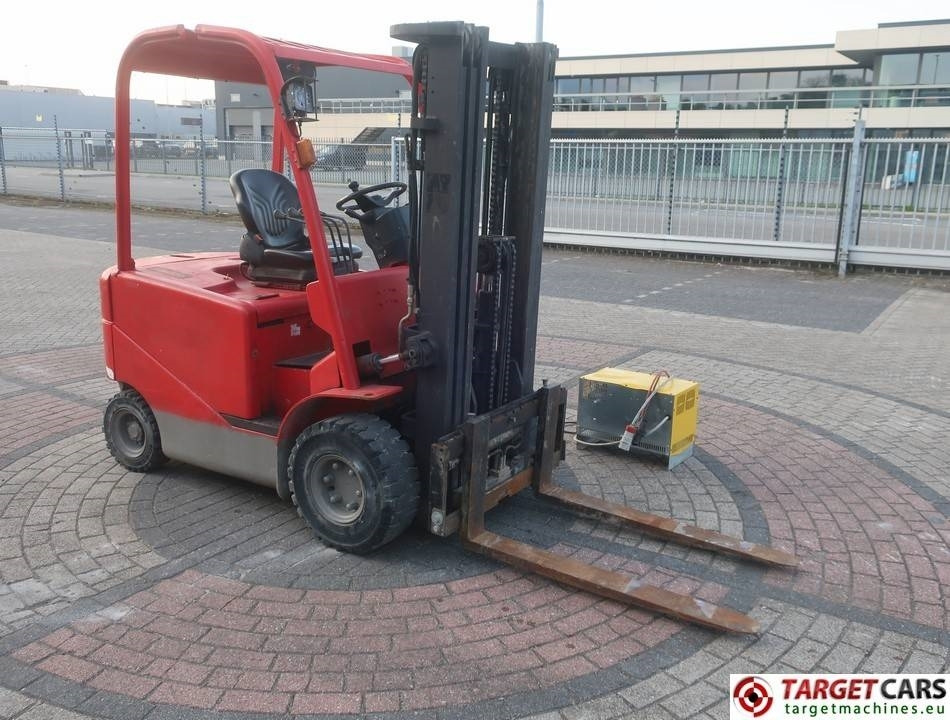 Manitou ME425 Electric 4wheel Forklift 2500KG Triplex450cm  - Carretilla elevadora eléctrica: foto 2 Manitou ME425 Electric 4wheel Forklift 2500KG Triplex450cm  - Carretilla elevadora eléctrica: foto 2