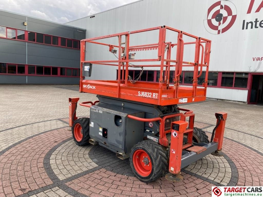 SkyJack SJ6832RT Diesel 4x4 Scissor 6832 Work Lift 1180cm - Plataforma de tijeras: foto 4 SkyJack SJ6832RT Diesel 4x4 Scissor 6832 Work Lift 1180cm - Plataforma de tijeras: foto 4