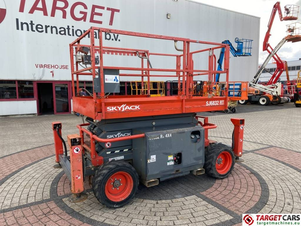 SkyJack SJ6832RT Diesel 4x4 Scissor 6832 Work Lift 1180cm - Plataforma de tijeras: foto 1 SkyJack SJ6832RT Diesel 4x4 Scissor 6832 Work Lift 1180cm - Plataforma de tijeras: foto 1