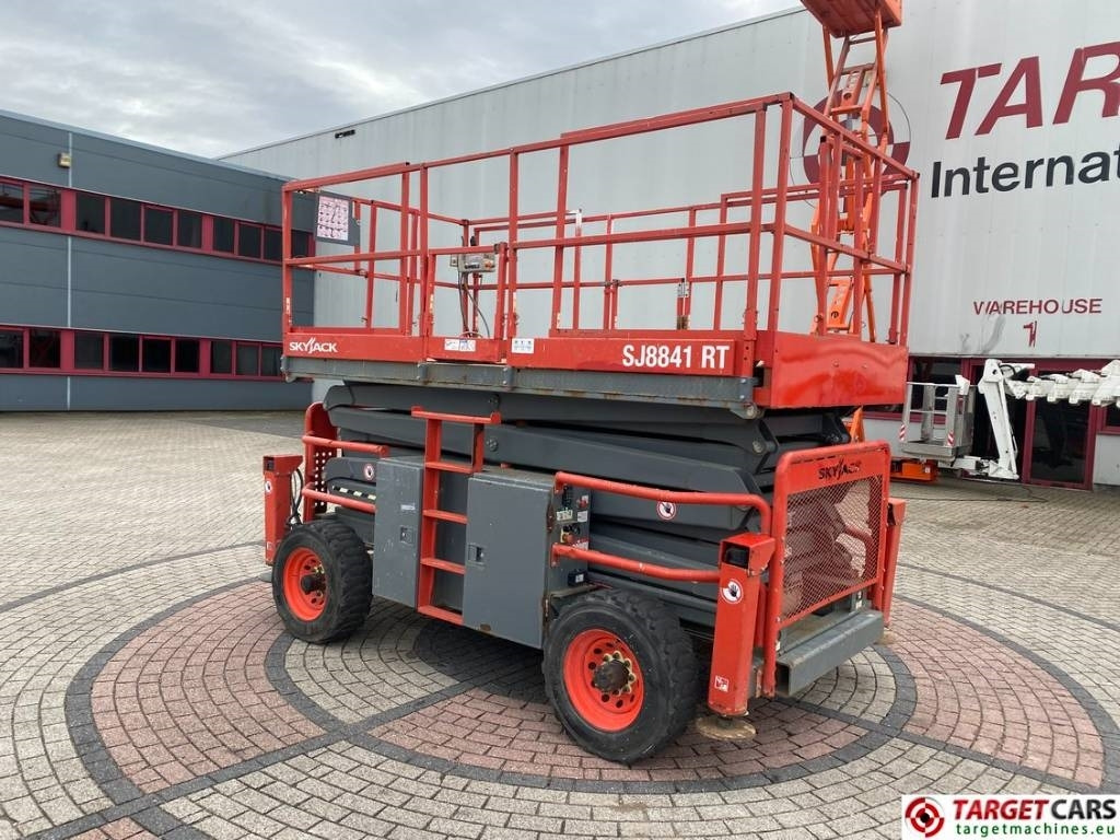 SkyJack SJ8841RT Diesel 4x4 Scissor Work Lift 1430cm - Plataforma de tijeras: foto 4 SkyJack SJ8841RT Diesel 4x4 Scissor Work Lift 1430cm - Plataforma de tijeras: foto 4