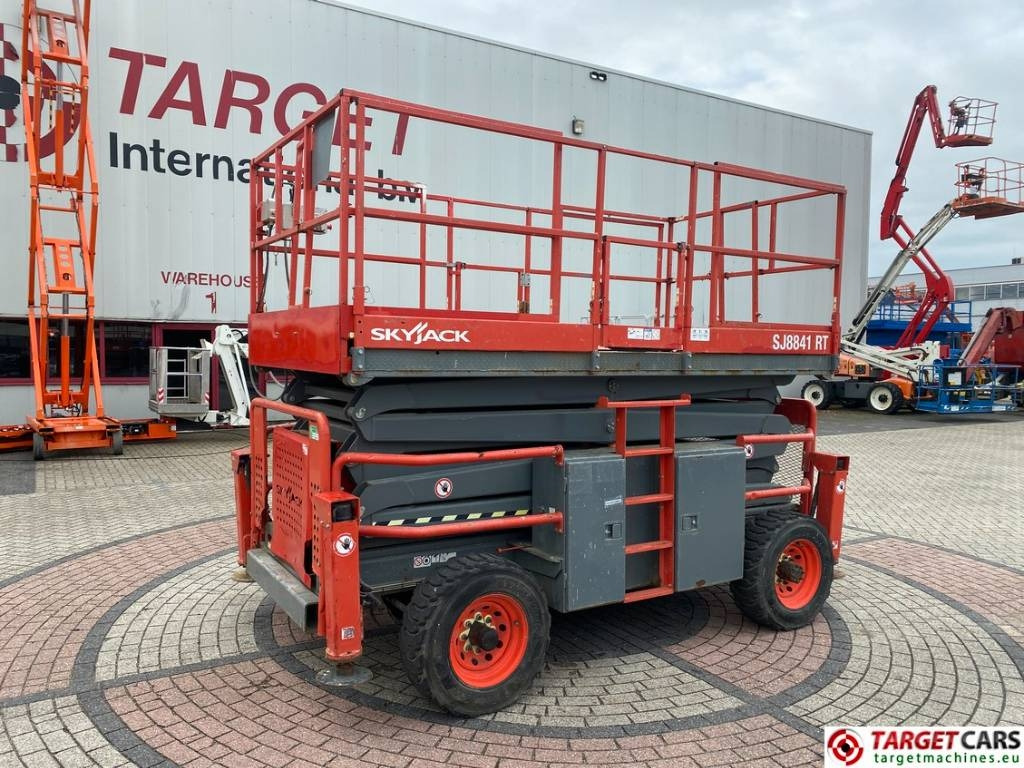 SkyJack SJ8841RT Diesel 4x4 Scissor Work Lift 1430cm - Plataforma de tijeras: foto 1 SkyJack SJ8841RT Diesel 4x4 Scissor Work Lift 1430cm - Plataforma de tijeras: foto 1