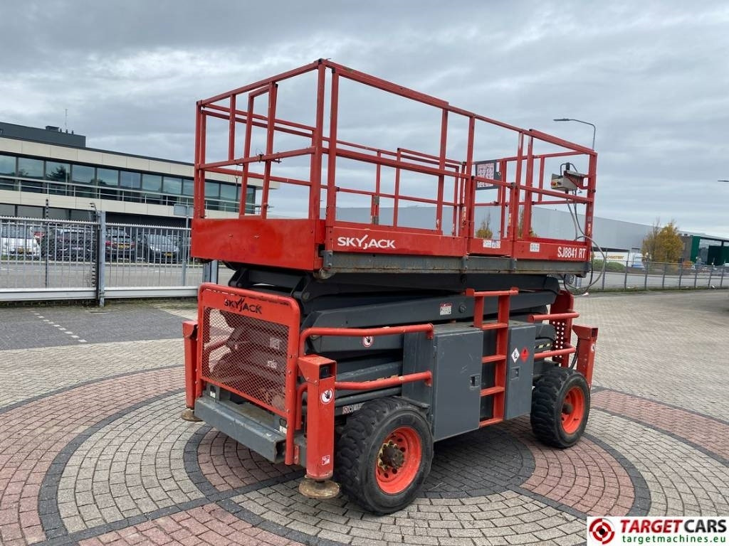 SkyJack SJ8841RT Diesel 4x4 Scissor Work Lift 1430cm - Plataforma de tijeras: foto 3 SkyJack SJ8841RT Diesel 4x4 Scissor Work Lift 1430cm - Plataforma de tijeras: foto 3