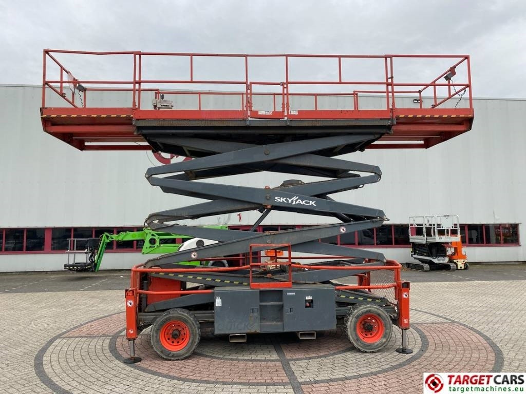 SkyJack SJ9250 RT Diesel 4x4 Scissor Work Lift 1720cm - Plataforma de tijeras: foto 5 SkyJack SJ9250 RT Diesel 4x4 Scissor Work Lift 1720cm - Plataforma de tijeras: foto 5